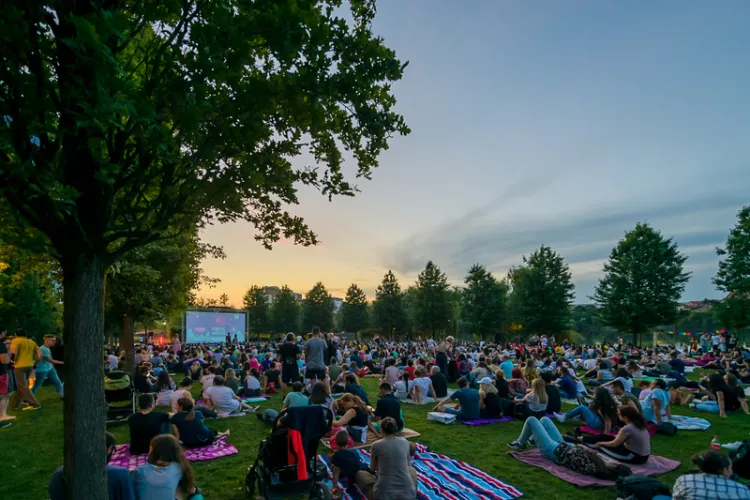 Zi relaxantă de vineri, în Iulius Parc: Zen Evening by The Lake și Movie Nights