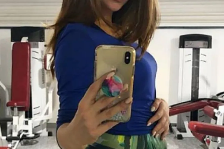 A născut soția lui Arpad Paszkany, Anamaria Feher