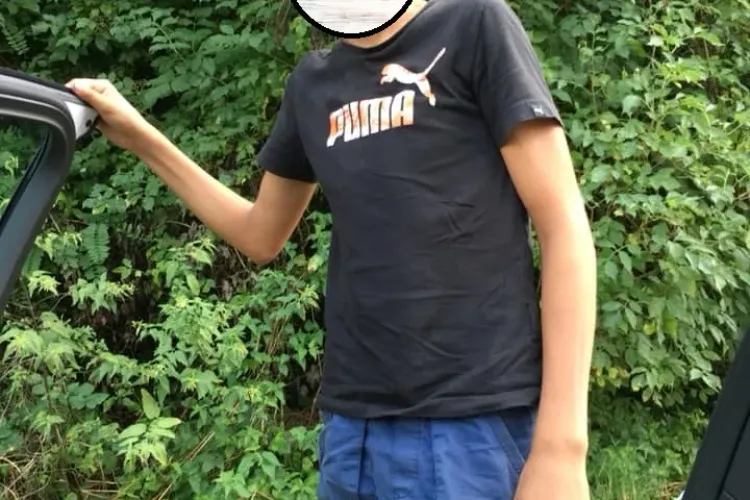 Cluj: Copil de 14 ani urcă în mașini la OCAZIE și încearcă să dea ȚEPE. Este în PERICOL