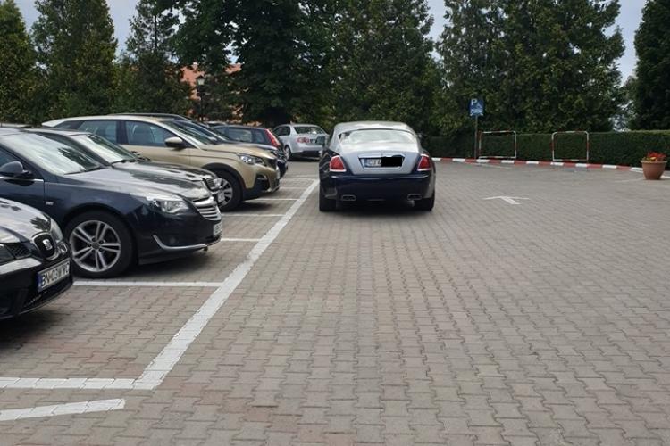 Un ”țăran” din Cluj și-a luat Rolls Royce și l-a parcat așa - FOTO