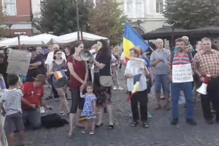 Aproape 1000 de protestatari au ieșit în strada la Cluj VIDEO 