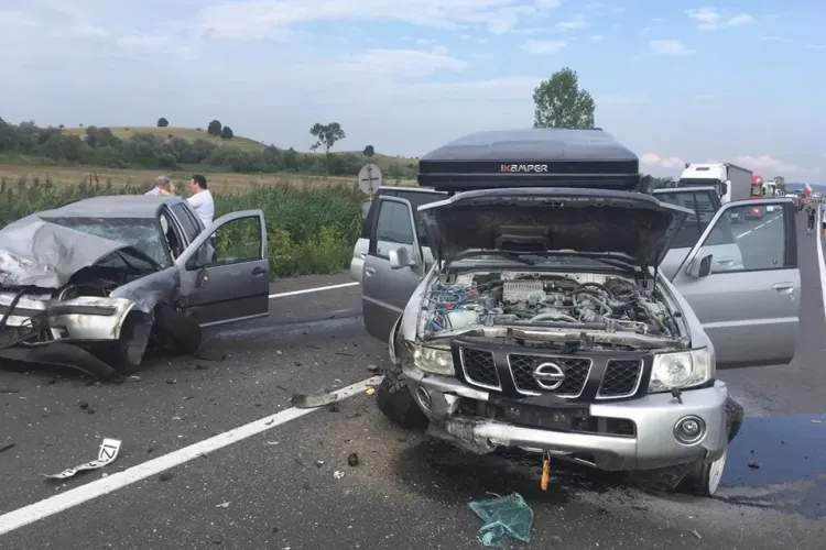 Accident grav pe drumul Cluj - Oradea. Patru persoane au fost rănite FOTO