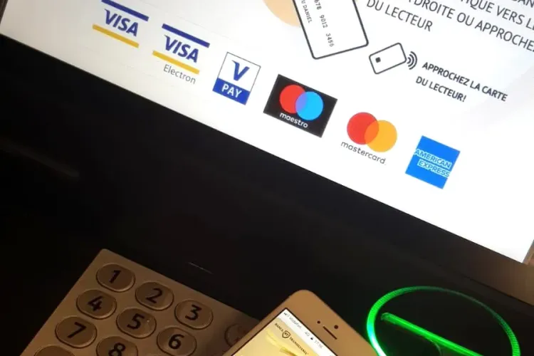 Banca Transilvania, singura bancă din România de la care poți retrage bani din ATM contactless, cu telefonul