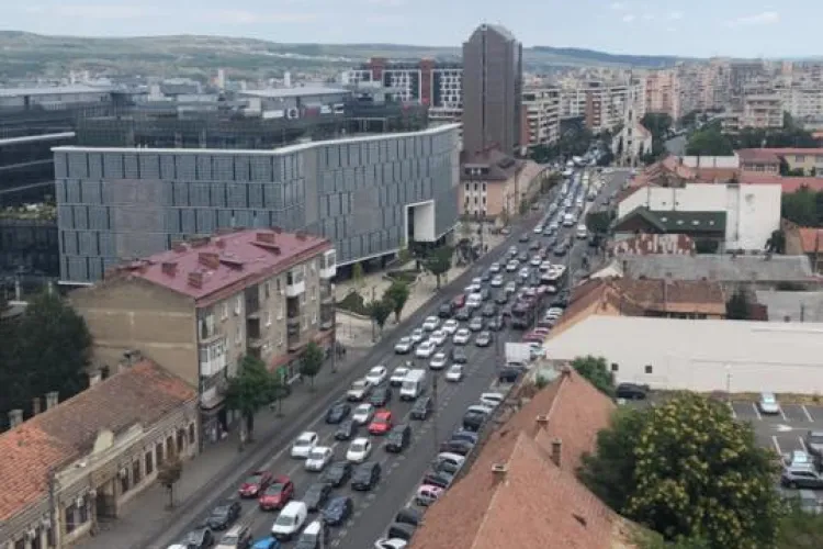 Trafic INFERNAL în Cluj-Napoca. Ce soluții sunt? - FOTO
