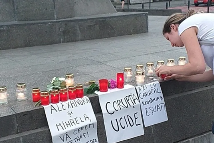 Protest în centrul Clujului, în memoria fetelor ucise la Caracal: Mihaela și Alexandra, iertați-ne! FOTO