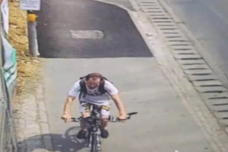 Biciclist căutat de polițiștii clujeni după ce a lovit o femeie și a fugit. Îl recunoașteți? FOTO