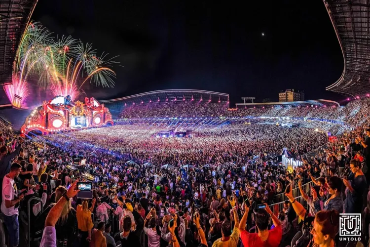 Acrobați internaționali, instalații de foc, carusel tradițional englezesc și multe alte surprize pentru festivalierii de la UNTOLD