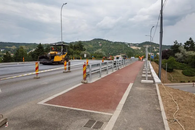 Lucrările de modernizare a ”Podului N” din Mănătur, mai aproape de finalizare. Când se deschide complet traficul