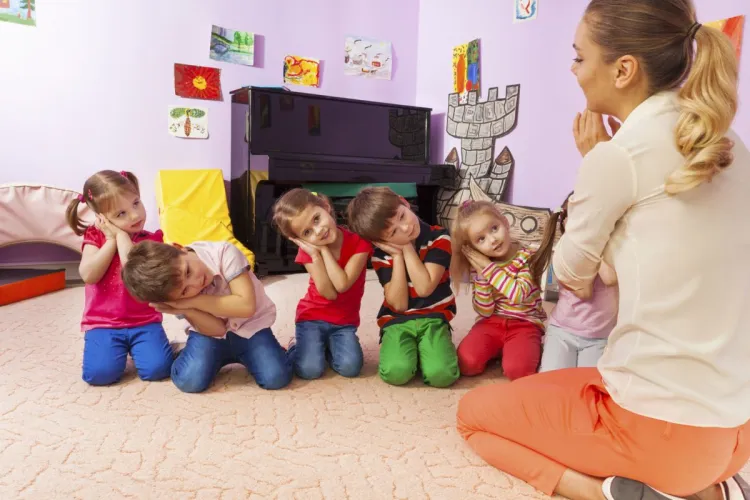 Aproape 1.000 de copii au rămas fără locuri în creșe la Cluj-Napoca. Soluțiile de avarie: bonele de grup sau ”mini creșele”