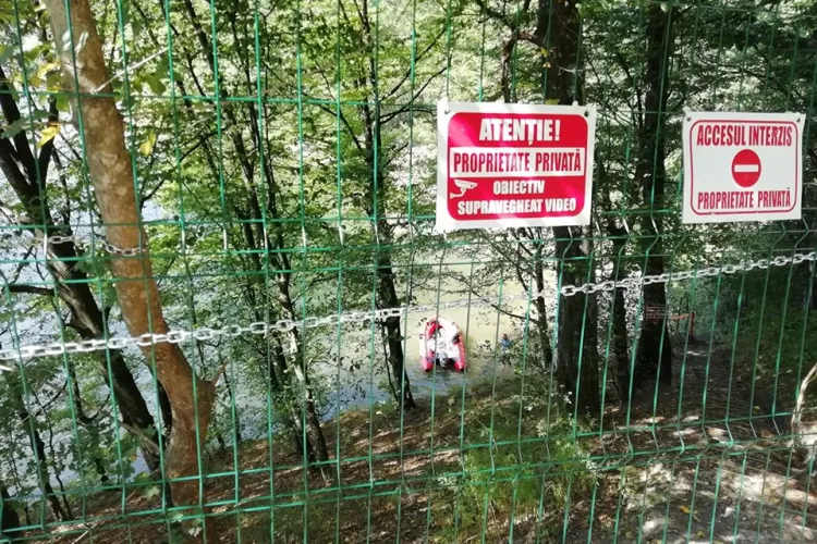 Tarnița a devenit raiul șmecherilor. E plin de pontoane, petreceri și bărci. De acolo beau clujenii apă - VIDEO