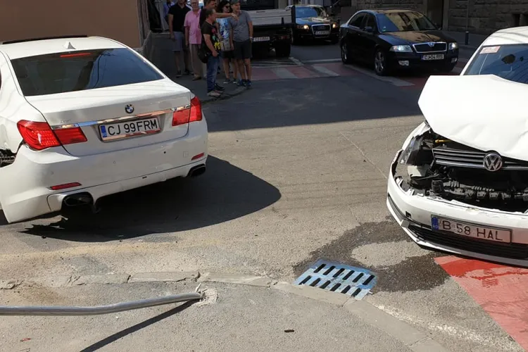 S-au făcut praf pe strada Brassai Samuel. Neacordare de prioritate - FOTO