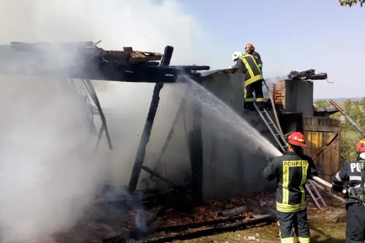 Incendiu în Deușu, la o șură - FOTO 