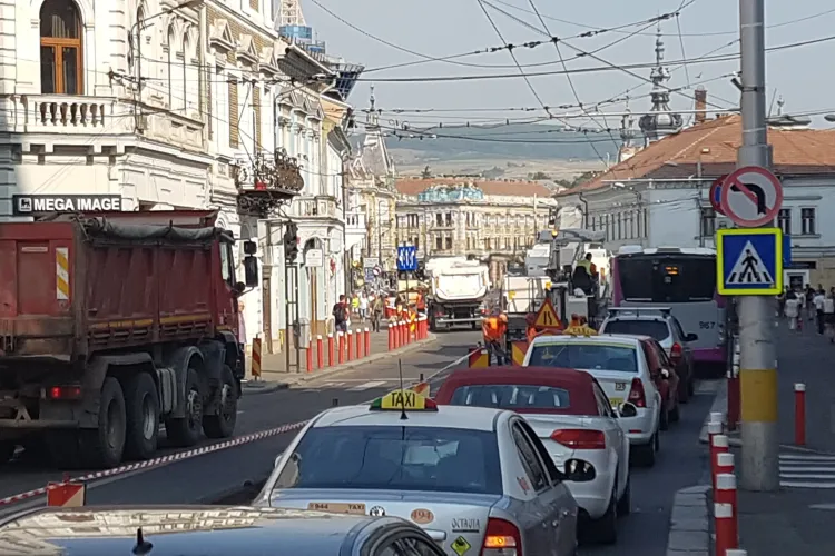 Coșmar auto pe strada Regele Ferdinand. Tot centrul este afectat - VIDEO