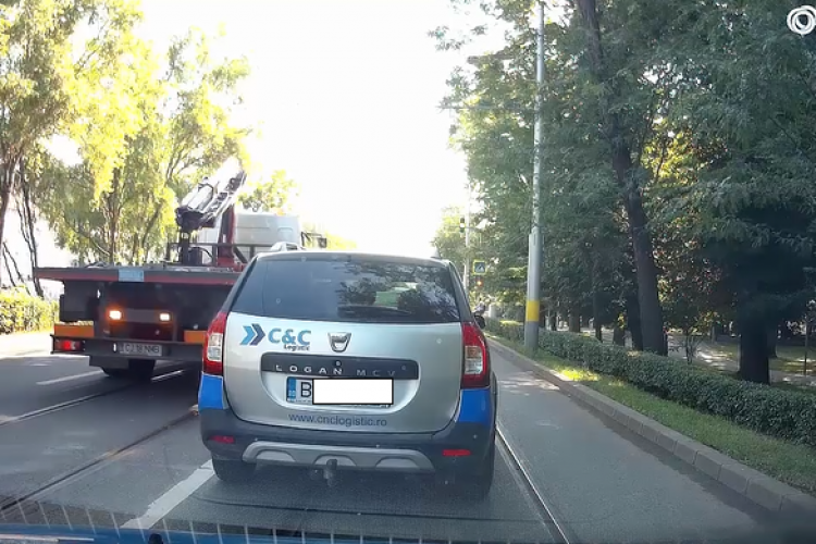 Mașină de ridicări de la RADP Cluj, reclamată pentru că a trecut pe roșu. Ce a pățit șoferul