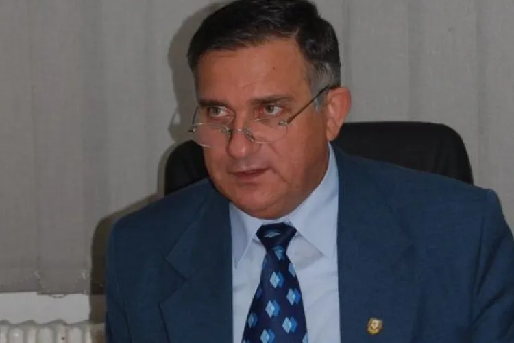 Funar candidează la prezidenţiale: Avem la Roşia Montană, în Munţii Apuseni, metale care nu există în tabelul lui Mendeleev