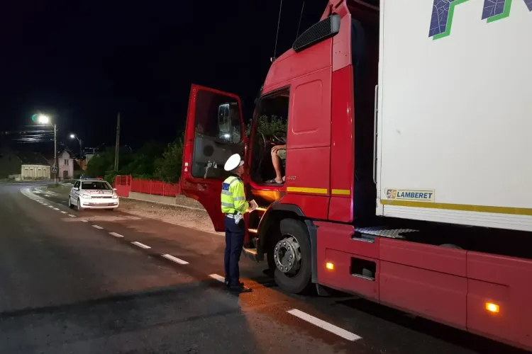 CLUJ: TIR-uri imobilizate de polițiști în urma unui control de rutină FOTO