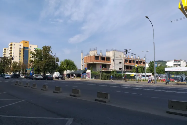 Ecologiștii îi cer lui Emil Boc să răspundă pentru haosul de la clădirile Tower / Mănăștur