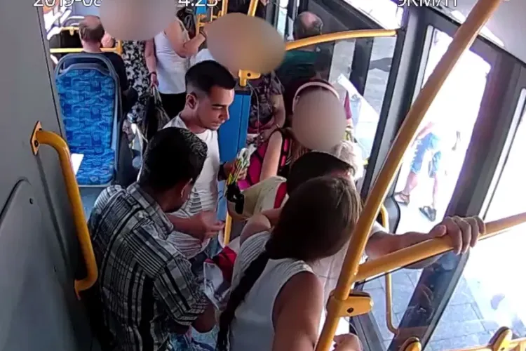 Șofer CTP Cluj - SUPER EROU. A blocat în autobuz patru hoți până la sosirea Poliției. Acum e premiat - VIDEO