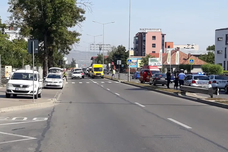Femeie rănită grav pe Calea Turzii. A fost lovită de mașină în timp ce traversa strada FOTO
