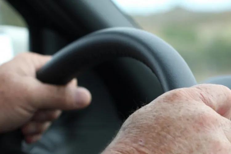 Depistat la volan aproape în comă alcoolică