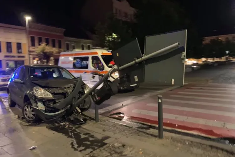 S-a ”pupat” cu semaforul în Piața Unirii. Reîncep glumele cu studenții? - FOTO