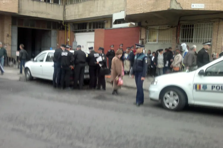  Poliția a descins la Piața Mihai Viteazu din Cluj-Napoca