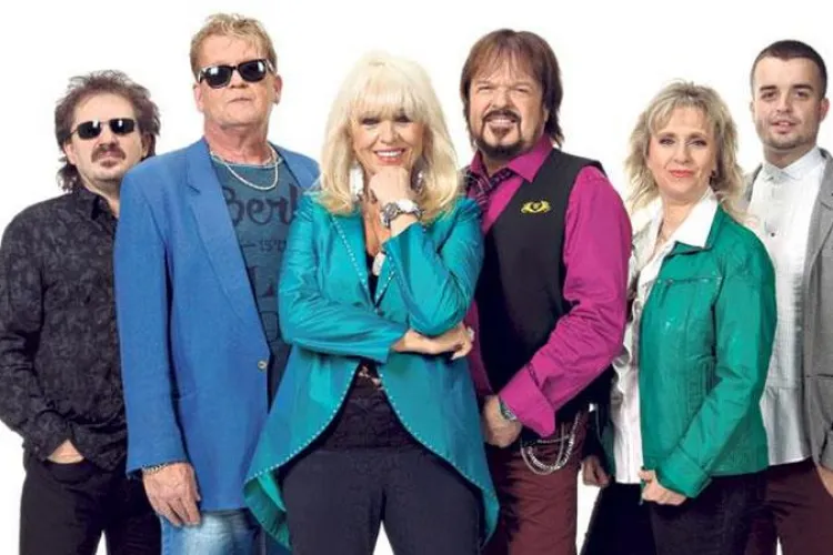 Neoton Familia (Newton Family) cântă azi în Piața Unirii, la Zilele Maghiare 