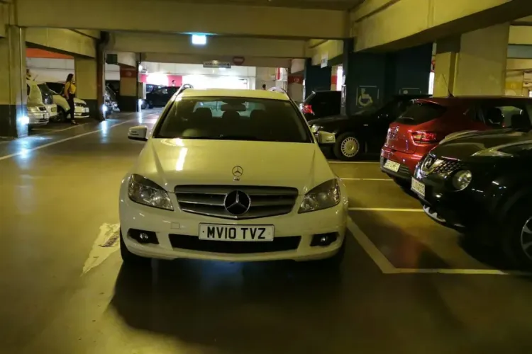 Parcare de cocalar la Iulius Mall, în subsol. Mulți încă fac ce vor, când vor - FOTO