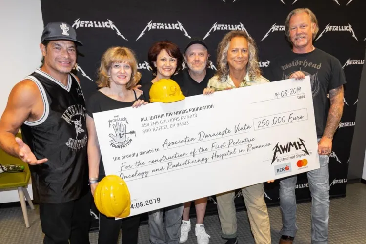 Metallica a donat 250.000 de euro pentru spitalul oncologic pentru copii, construit de ”Dăruiește viața”