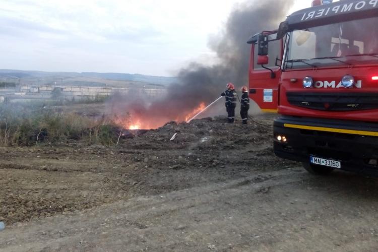 Deșeuri incendiate pe Bulevardul Muncii - FOTO