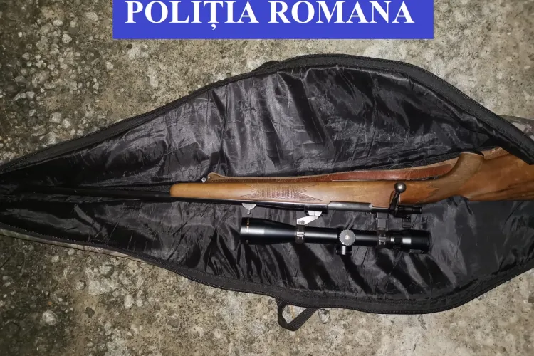 Braconier prins în flagrant de polițiști. Era pregătit cu pușca în portbagaj FOTO