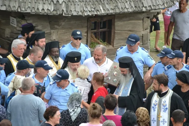 Mitropolitul Clujului: Plânge Maica Domnului pentru că aşa de mulţi români au emigrat, aproape 5 milioane