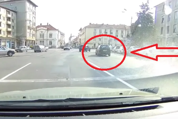 Șofer cu posibile probleme de ”vedere” prin Cluj-Napoca. Numărul de înmatriculare l-a dat de ”gol” - VIDEO