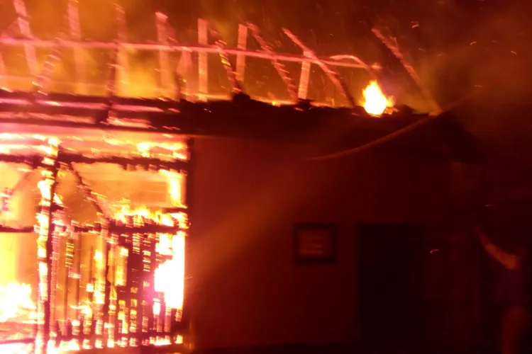 Incendiu puternic în Fildu de Mijloc - FOTO