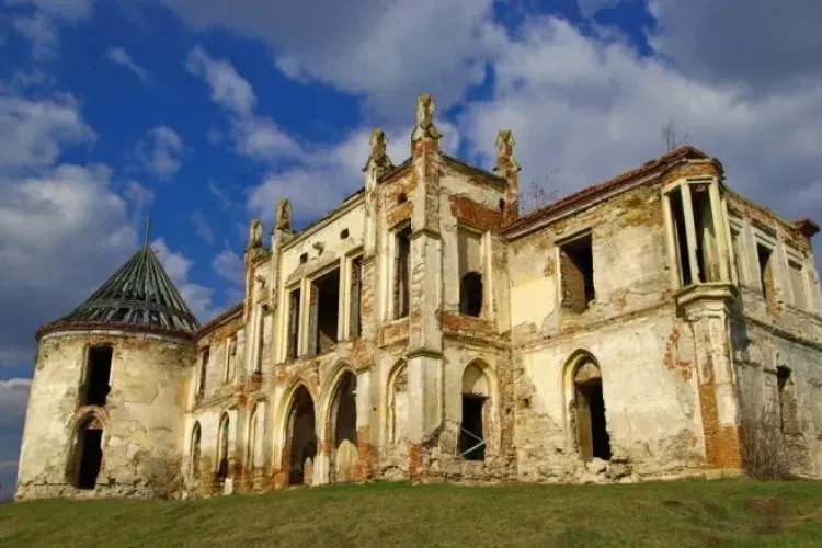 Restaurarea Castelului Banffi de la Bonțida se face cu bani din Ungaria, nu de la București