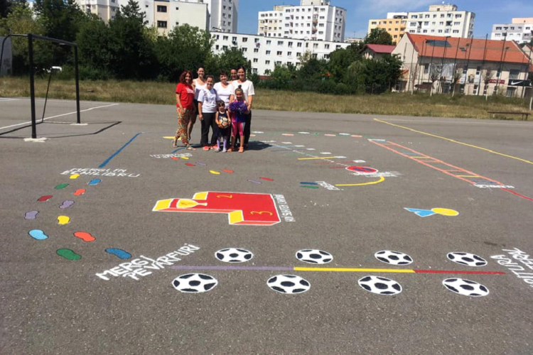 Omul sfințește locul! Baza sportivă a Școlii Gimnaziale ”Liviu Rebreanu” Cluj, reabilitată de elevi și părinți din donații - FOTO