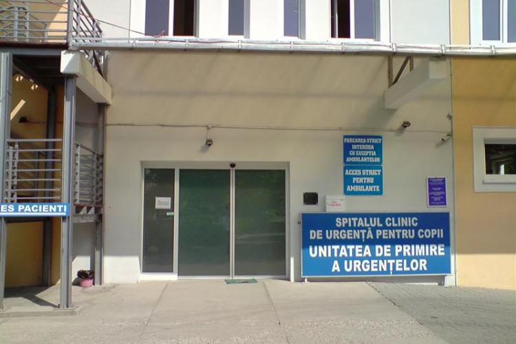 Fetiță cu mâna ruptă nu a fost operată timp de 30 de zile pentru că medicii de la Spitalul de Copii Cluj erau în concediu