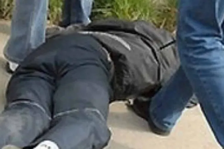 Adolescent tâlhărit de un  grup de minori în plină zi la Cluj! L-au luat la bătaie și i-au furat portmoneul