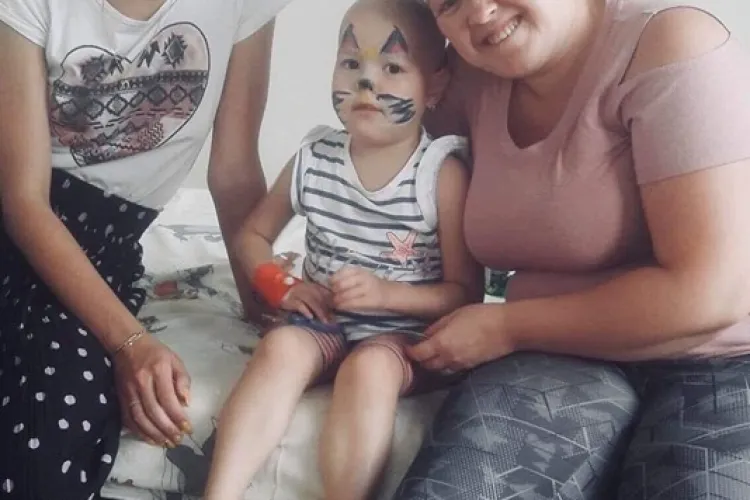 Voluntarii ”Inimi Deschise” ajută copiii cu leucemie din Cluj. Fac rost de mâncare caldă - FOTO