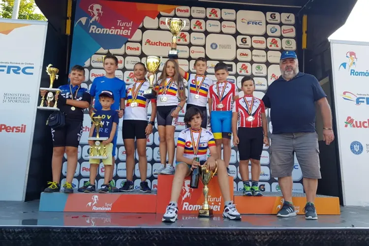 Opt medalii pentru cicliștii clujeni la Cupa Națională a României la șosea