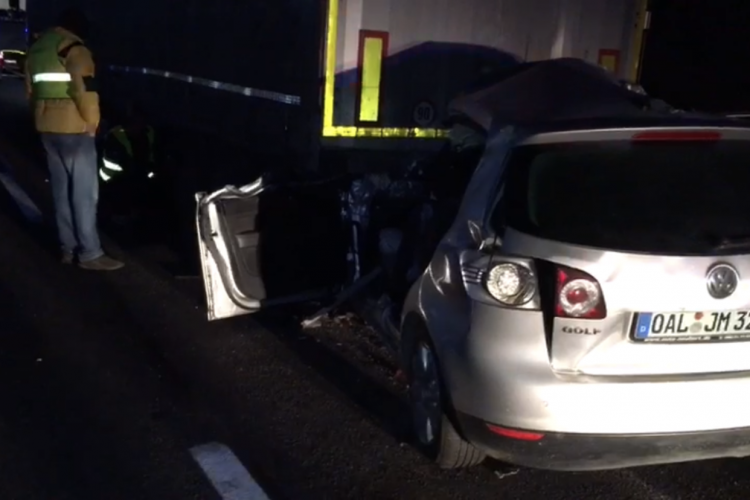 Accident mortal pe Autostrada A3. Un șofer a intrat cu mașina într-un TIR VIDEO