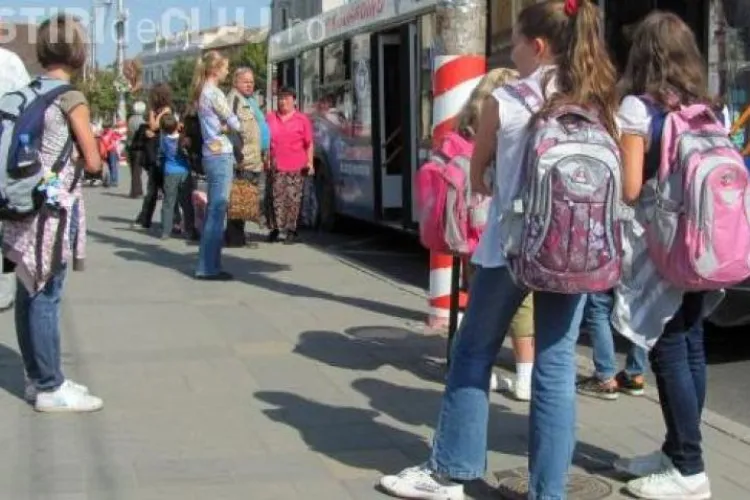 600 de profesori se revoltă împotriva lui Boc: Noi suntem profesori nu funcționari în administrație