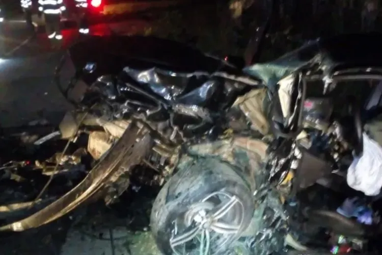 Accident grav pe un drum din Cluj! Un șofer a rămas blocat în autoturism. Șoferul vinovat era băut și a fugit de la fața locului FOTO