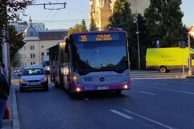 A oprit pe banda de autobuze pentru a-și lua un covrig - FOTO