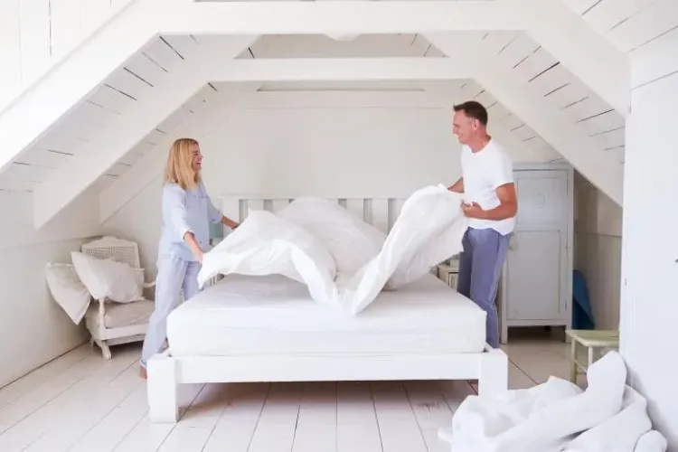 Cat de des se spală lenjeria de pat, pilota si pernele