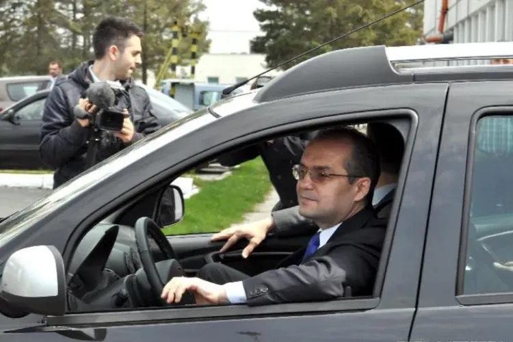 Boc le declară război studenților cu mașini. Lăsați-le acasă