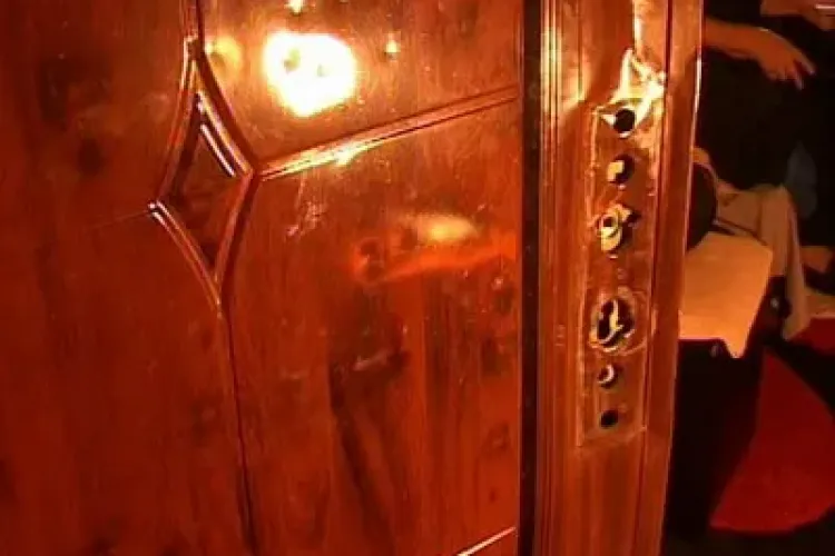  CLUJ: Scandalagiu reținut de polițiști după ce a intrat peste o femeie în casă și a început să distrugă tot ce prinde în cale