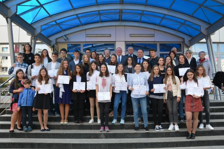 Tinerii cu 10 la BAC și Evaluare națională, premiați de Consiliul Județean Cluj - FOTO