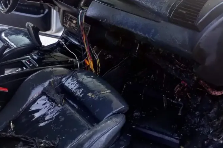 O mașină a luat foc pe strada Florilor, din Florești