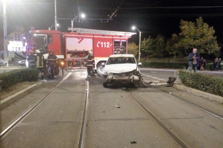 Tramvai lovit de un autoturism pe strada Plopilor, cartierul Mănăștur - VIDEO